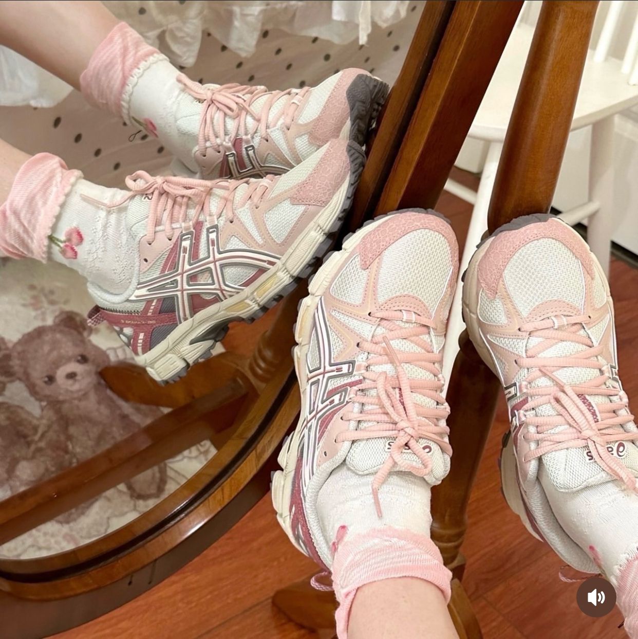 ASICS GEL-Kahana 8 White Pink sneakers - detail angle view