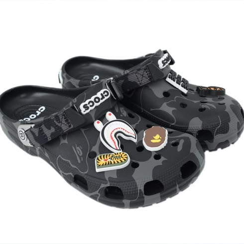 كروكس بالتعاون مع BAPE "أسود"